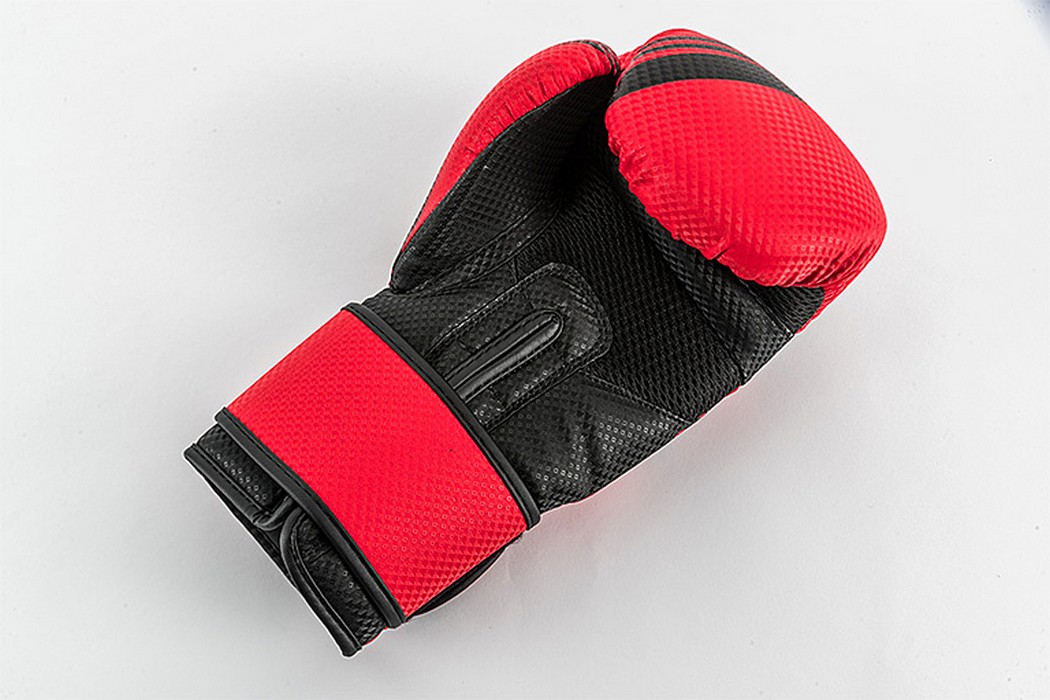 Боксерские перчатки UFC PRO Performance Rush Red,14oz 1050_700